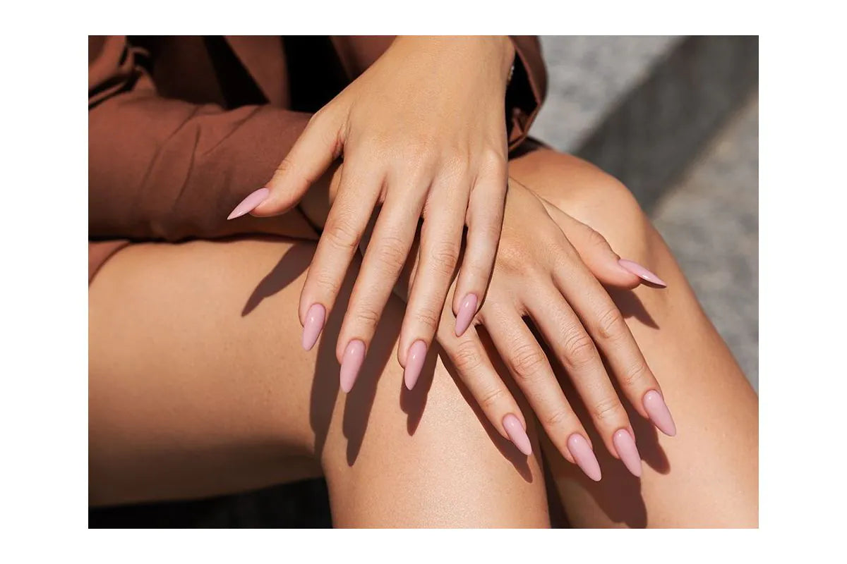 Rubber base
Nude 8/15 ml
MEGA BASE VICTORIA VYNN
